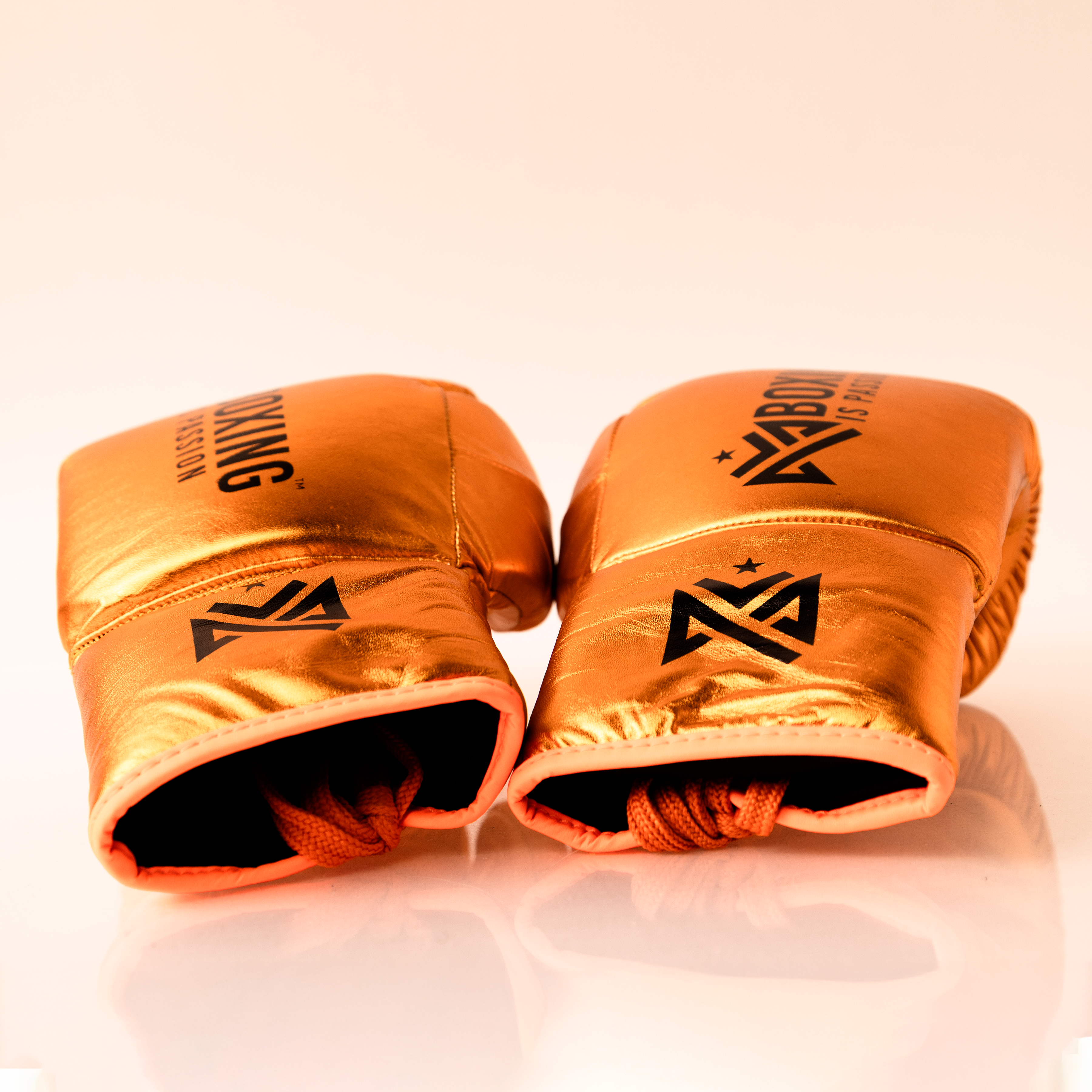 metallicorangesparringprofessionalboxinggloves14ozbacklaceup.png